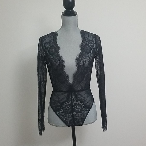 La Senza plunge lace bodysuit - Picture 2 of 7